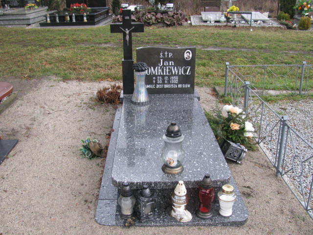 Grób Jan Tomkiewicz