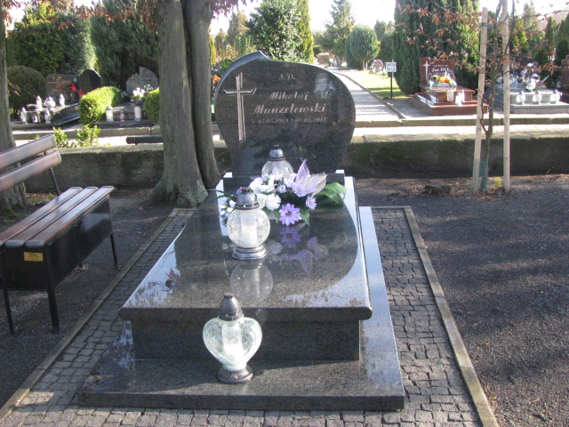 Grób Mikołaj Manzelewski